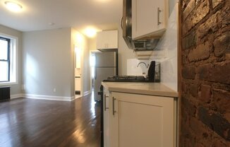 2 beds, 1 bath, $2,800, Unit 54