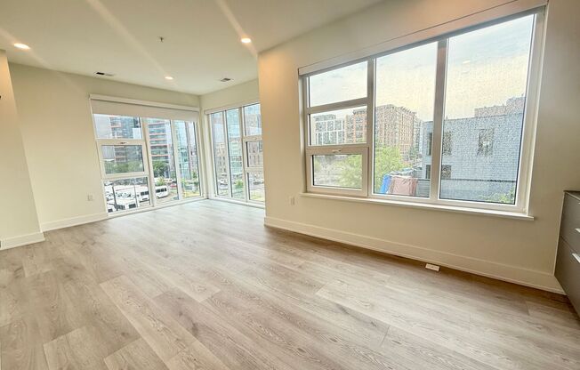 1 bed, 1.5 baths, 773 sqft, $2,499, Unit 404