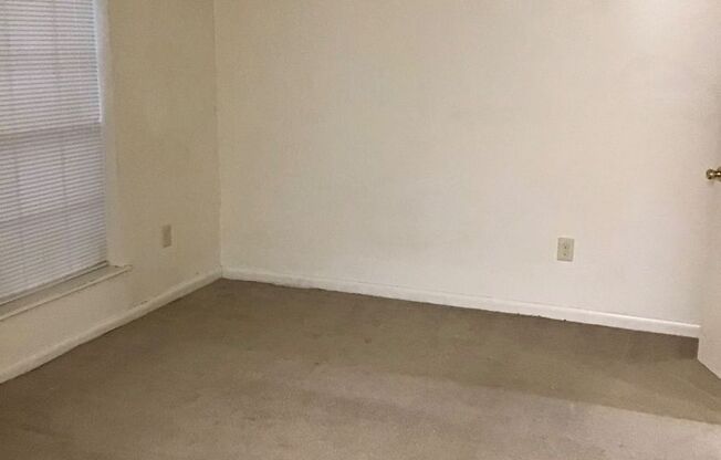 2 beds, 2 baths, 995 sqft, $800, Unit 14