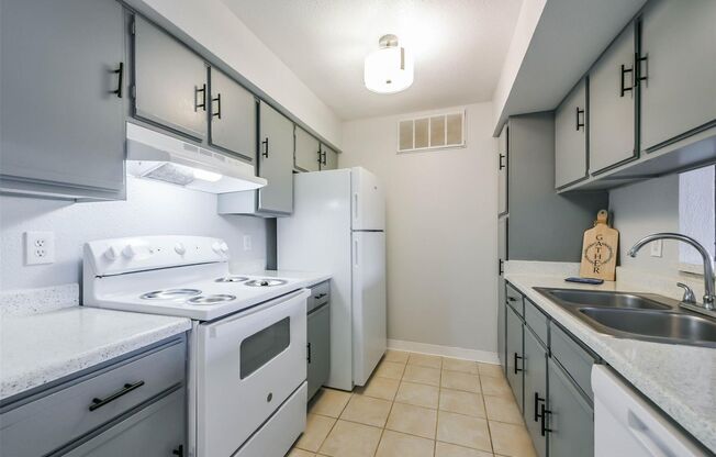 1 bed, 1 bath, 671 sqft, $945, Unit 28