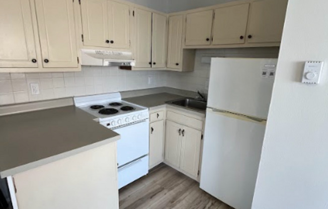 1 bed, 1 bath, 600 sqft, $800, Unit Apt 4