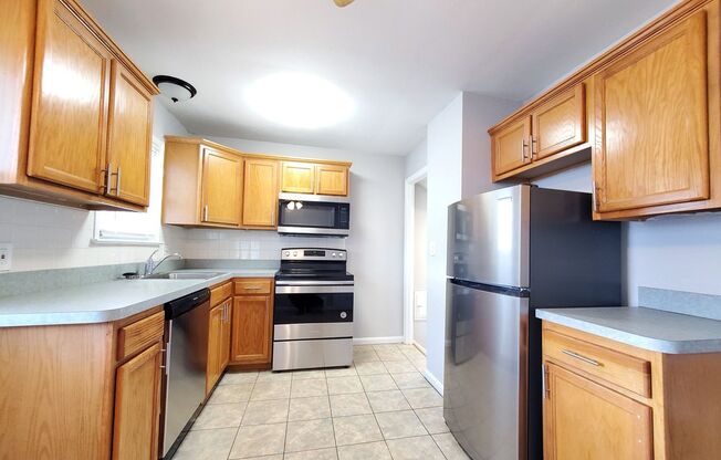3 Bed - 2 Full Bath Cape Cod for Rent!