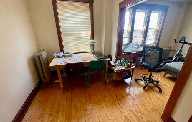 1 bed, 1 bath, $950, Unit 37