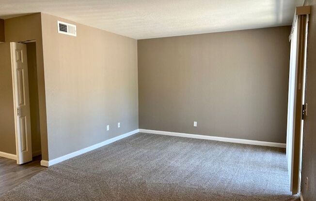 2 beds, 2 baths, 900 sqft, $1,695, Unit 26