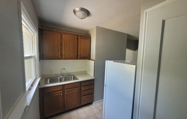 2 beds, 1 bath, $1,125, Unit 3810 Urbandale Avenue