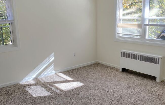 2 beds, 1 bath, 800 sqft, $1,389, Unit A11