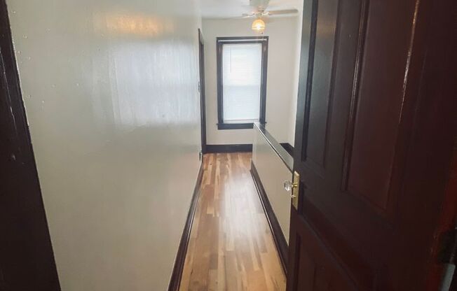 2 beds, 1 bath, $1,295, Unit 2nd floor