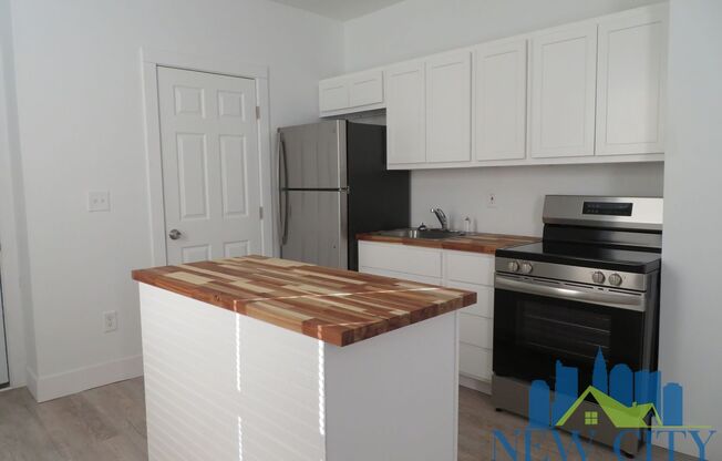 2 beds, 1 bath, $1,299, Unit 189 N Central Ave