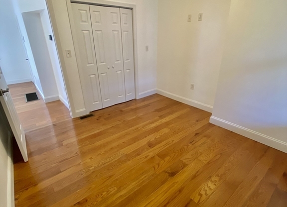 1 bed, 1 bath, 700 sqft, $2,200, Unit 1R