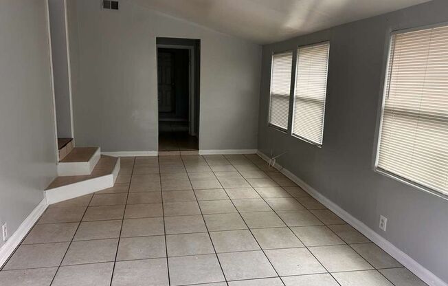 Charming Tampa Home in Quiet Neighborhood – Convenient Central Location