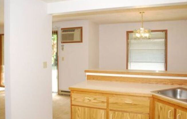 2 beds, 1 bath, 900 sqft, $1,150, Unit 102