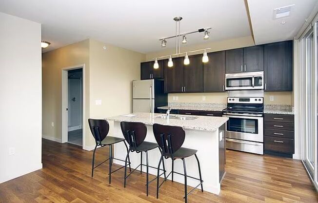 2 beds, 2 baths, 782 sqft, $2,000, Unit 401