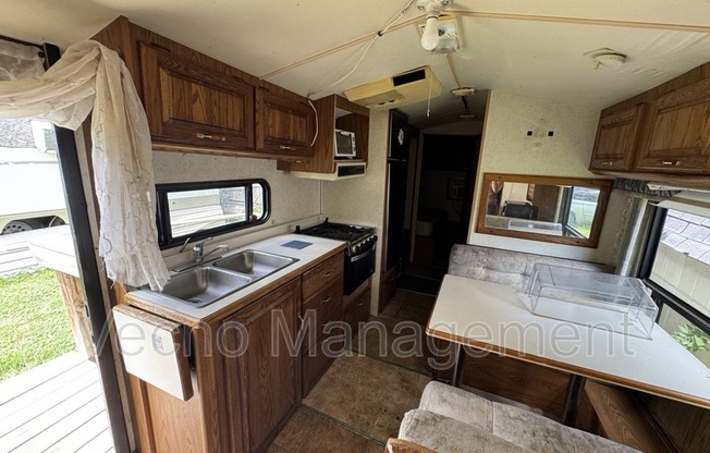 9831 TEXAS 106 LOOP
