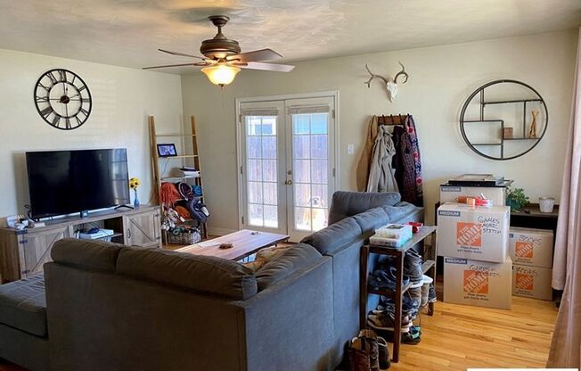 Beautiful Home in Campus West!