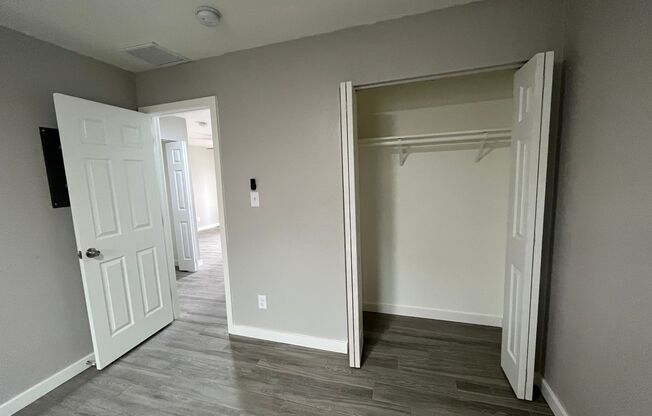 2 beds, 1 bath, 740 sqft, $1,225, Unit 2912 E Roeser Rd. #2