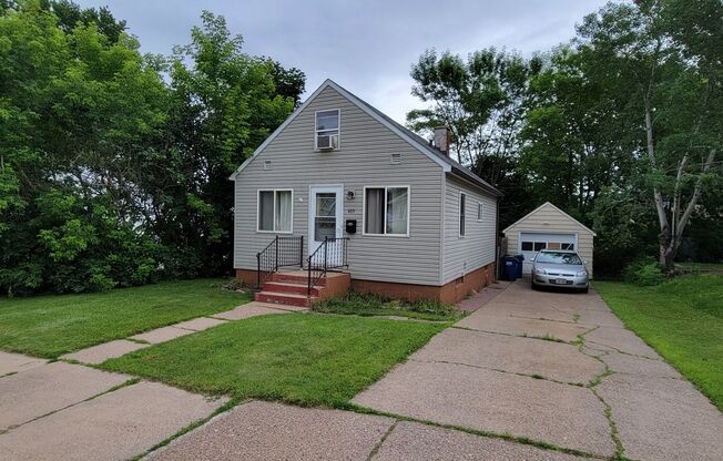 Single Family Home In Wausau! Deposit Special : half off deposit with a signed lease!