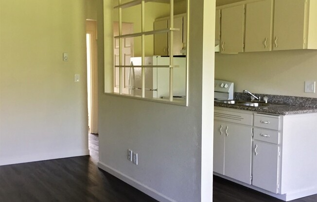 1 bed, 1 bath, 550 sqft, $1,100, Unit 11