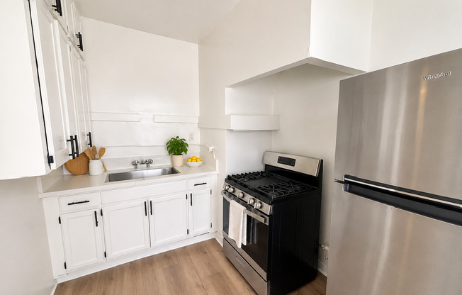 Studio, 1 bath, $1,154, Unit 113