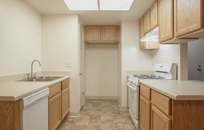 2 beds, 2 baths, 993 sqft, $2,385, Unit 73
