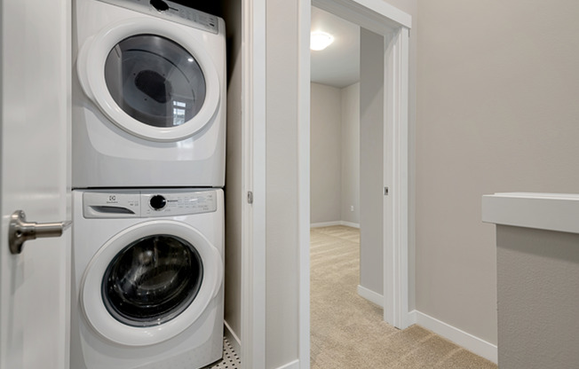 3 beds, 3.5 baths, $3,700, Unit 4
