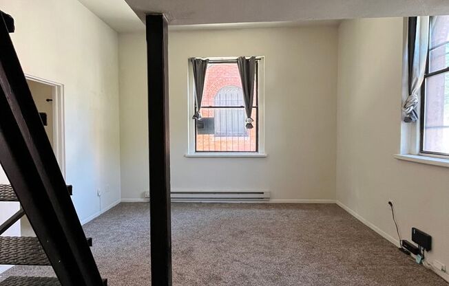 1 bed, 1 bath, 500 sqft, $1,095, Unit 3303-1R