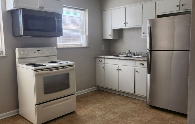 2 beds, 1 bath, $900, Unit #1