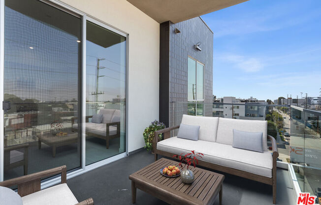 1 bed, 1 bath, $2,990, Unit 301