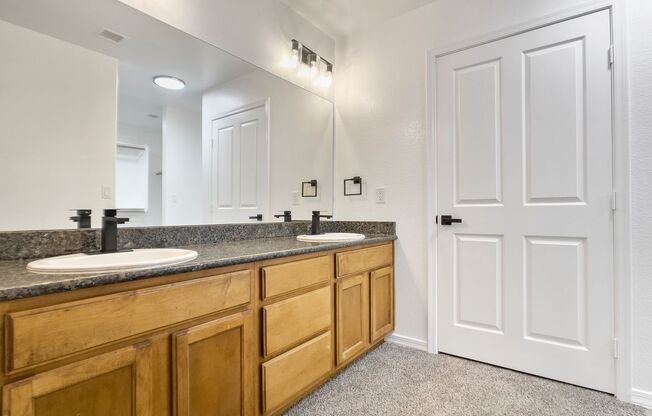 3 beds, 3 baths, 1,560 sqft, $2,050, Unit 135