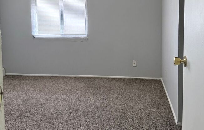 3 beds, 2 baths, $1,025