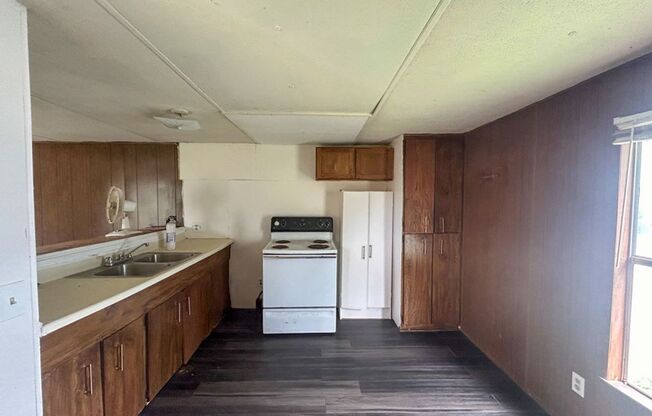 2 BD 1 BA Mobile in Quiet Park Available Now!