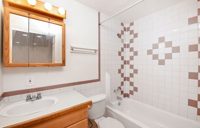 Studio, 1 bath, 400 sqft, $1,195, Unit B19