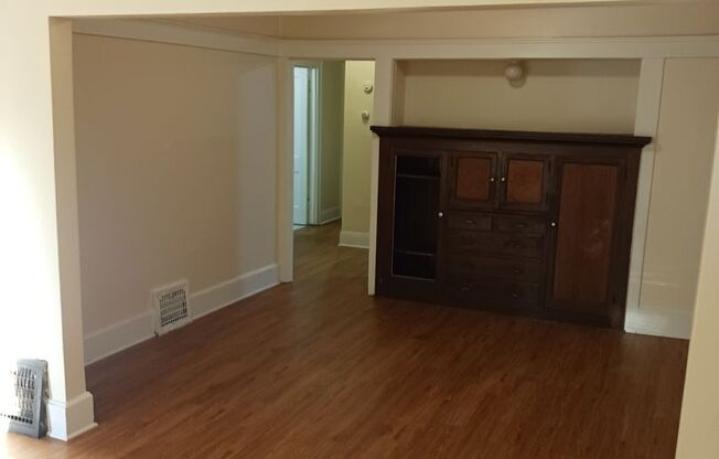 2 beds, 1 bath, $895, Unit 1940