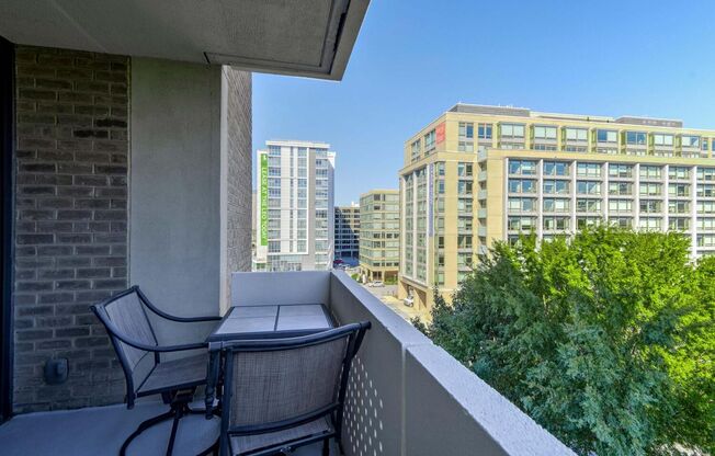 2 beds, 1 bath, $2,499, Unit Unit 414N