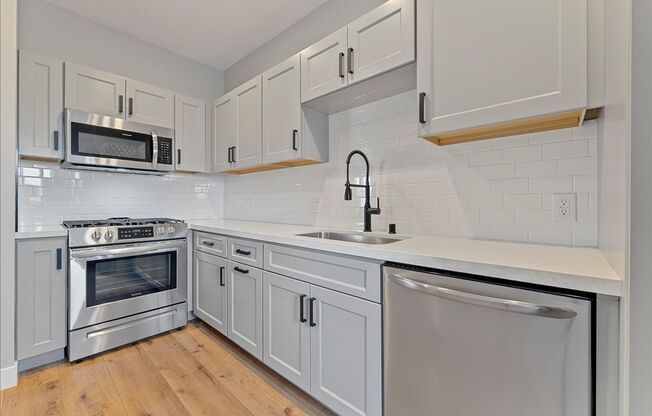 1259 3/4 S MUIRFIELD RD