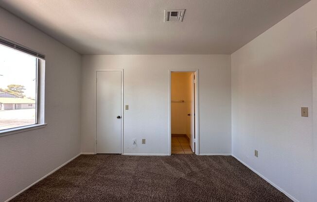 2 beds, 1.5 baths, $1,250, Unit # #B