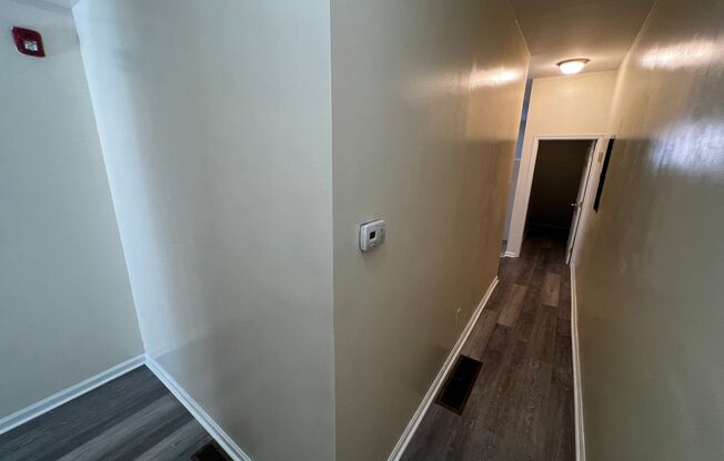 2 beds, 1 bath, $1,195, Unit 1F