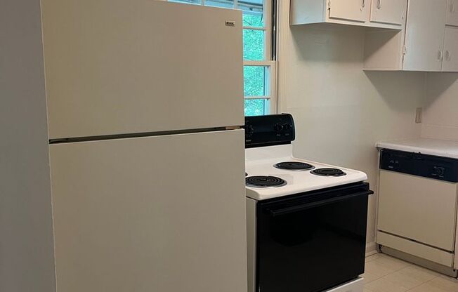 2 beds, 1 bath, $1,710, Unit 530