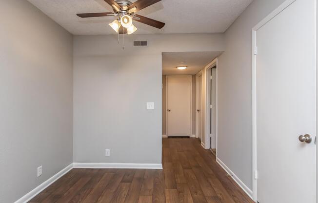 2 beds, 1 bath, 950 sqft, $1,250