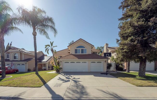 4 BEDROOM / 3 CAR GARAGE MURRIETA HOME FOR RENT W/ FULL BED + BATH DOWNSTAIRS!