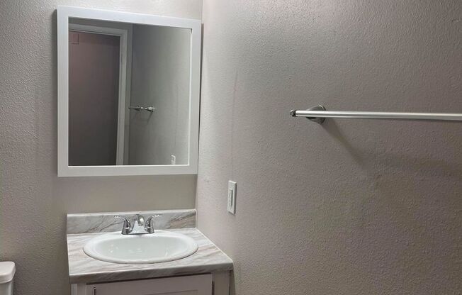 2 beds, 1 bath, 760 sqft, $1,625, Unit 70