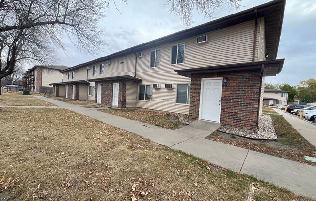 3 beds, 1.5 baths, 1,145 sqft, $1,025, Unit 300-3