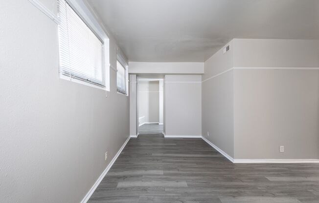 2 beds, 1 bath, 825 sqft, $959, Unit 3819 Jones St #101