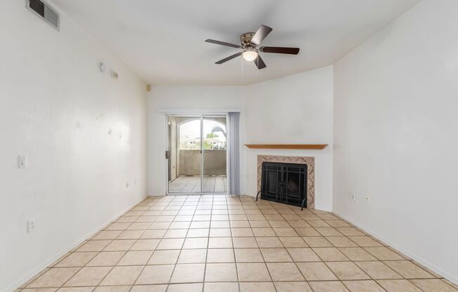 Adorable 2 bedroom unit in Paradise Valley!!