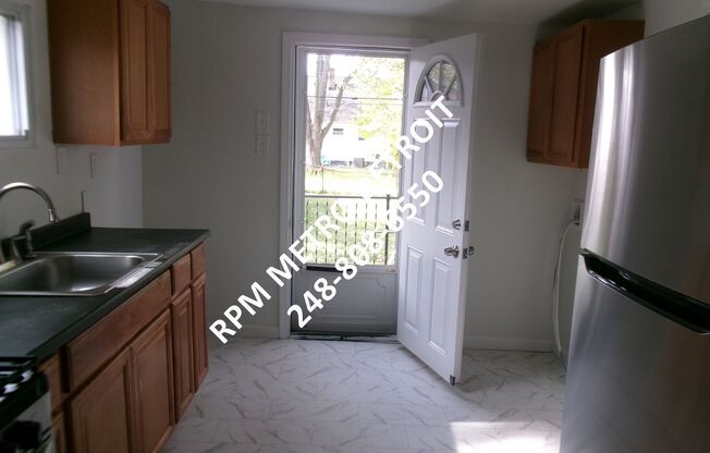 3 beds, 1 bath, $1,595, Unit (OM)