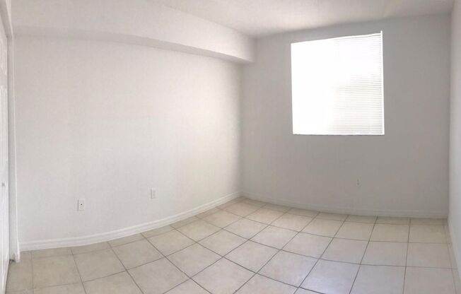 3 beds, 2 baths, 1,079 sqft, $2,600, Unit 13770-204