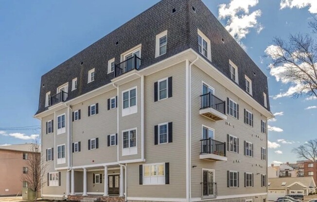 2 beds, 2 baths, 940 sqft, $3,000, Unit 5-2