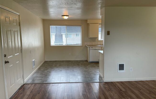 2 beds, 1 bath, 748 sqft, $1,525, Unit 1712D