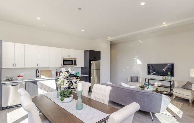 1 bed, 1 bath, 751 sqft, $2,100, Unit 402