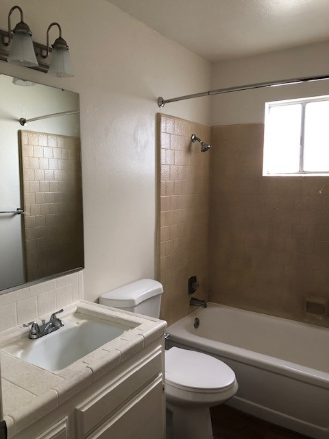 2 beds, 1 bath, 940 sqft, $1,365, Unit 104