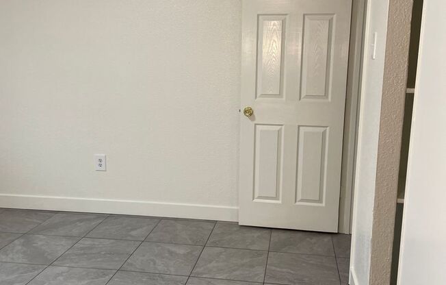 2 beds, 1 bath, $1,260, Unit A